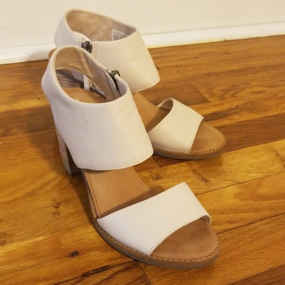 Whisper Leather Women's Majorca Cutout Sandals